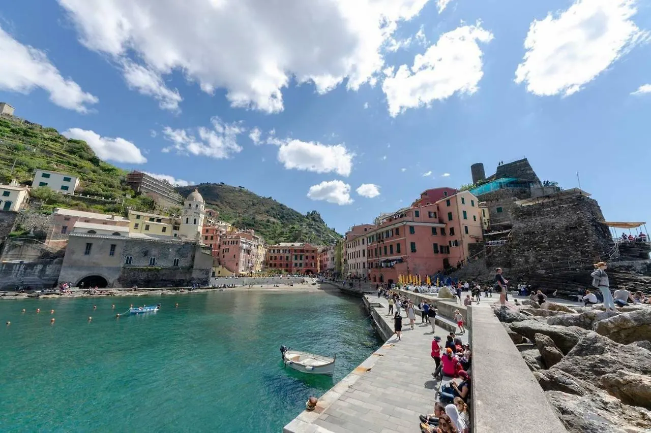 Joivy Lovely Apt For 2, With Terrace In Vernazza contacts